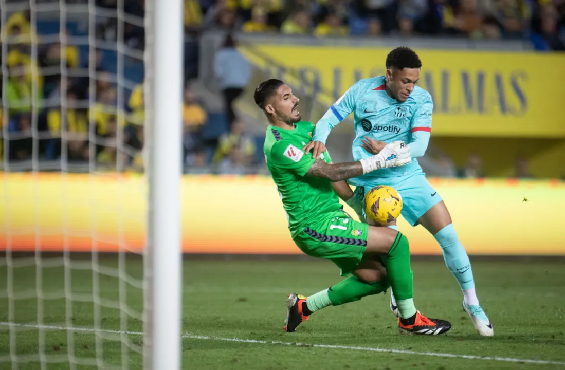 Vitor Roque durante confronto pela La Liga