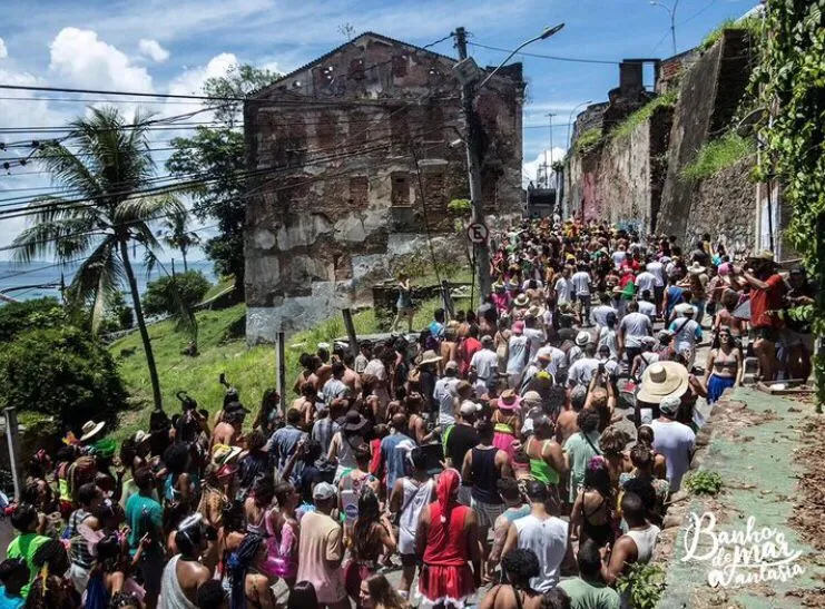 Festa pré-carnavalesca, Banho de Mar a Fantasia, que antecede os festejos do carnaval