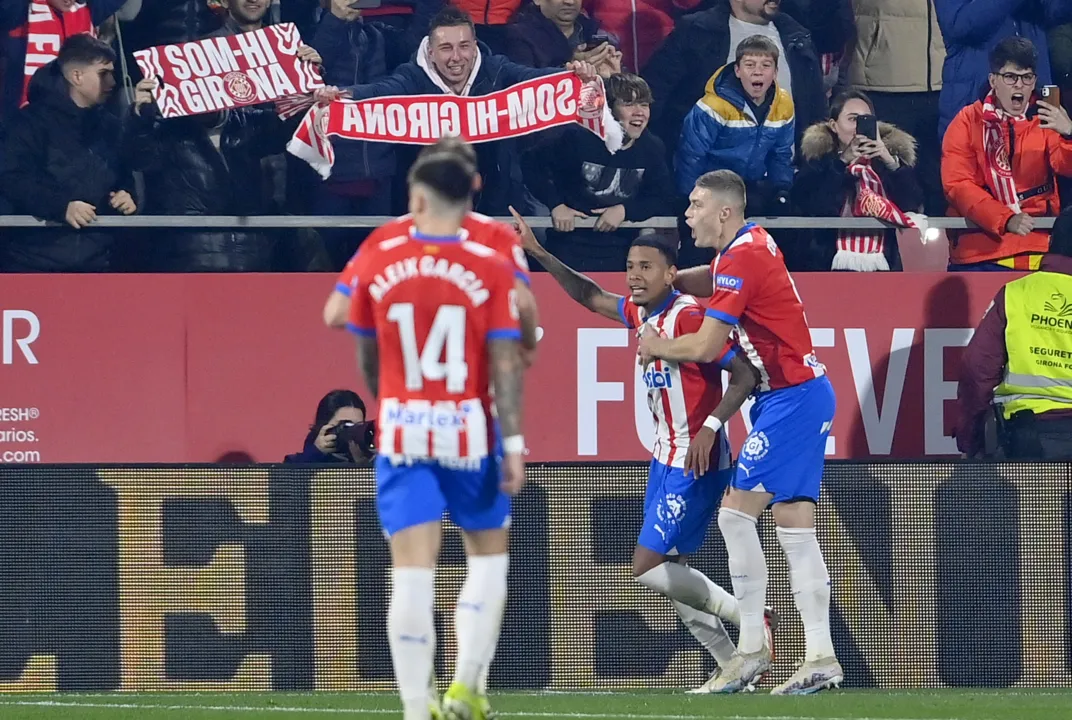 Savinho comemorando gol feito diante do Atlético de Madrid