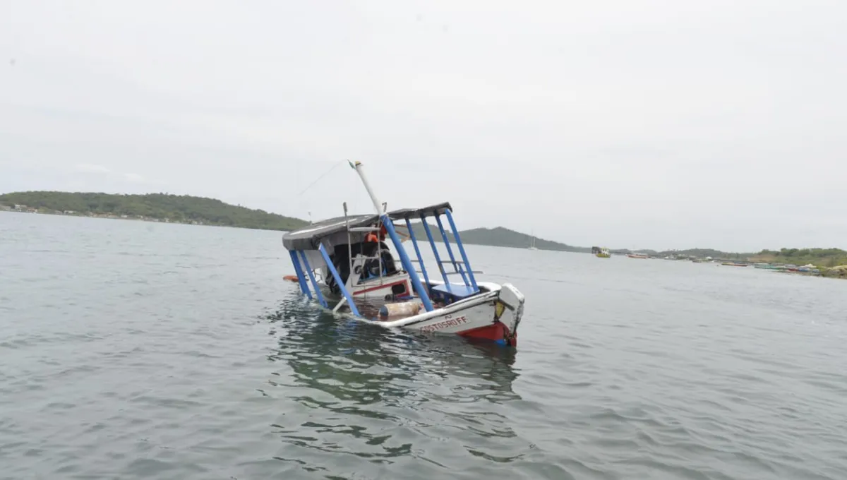 Marinha do Brasil afirmou que embarcação atuava de maneira irregular