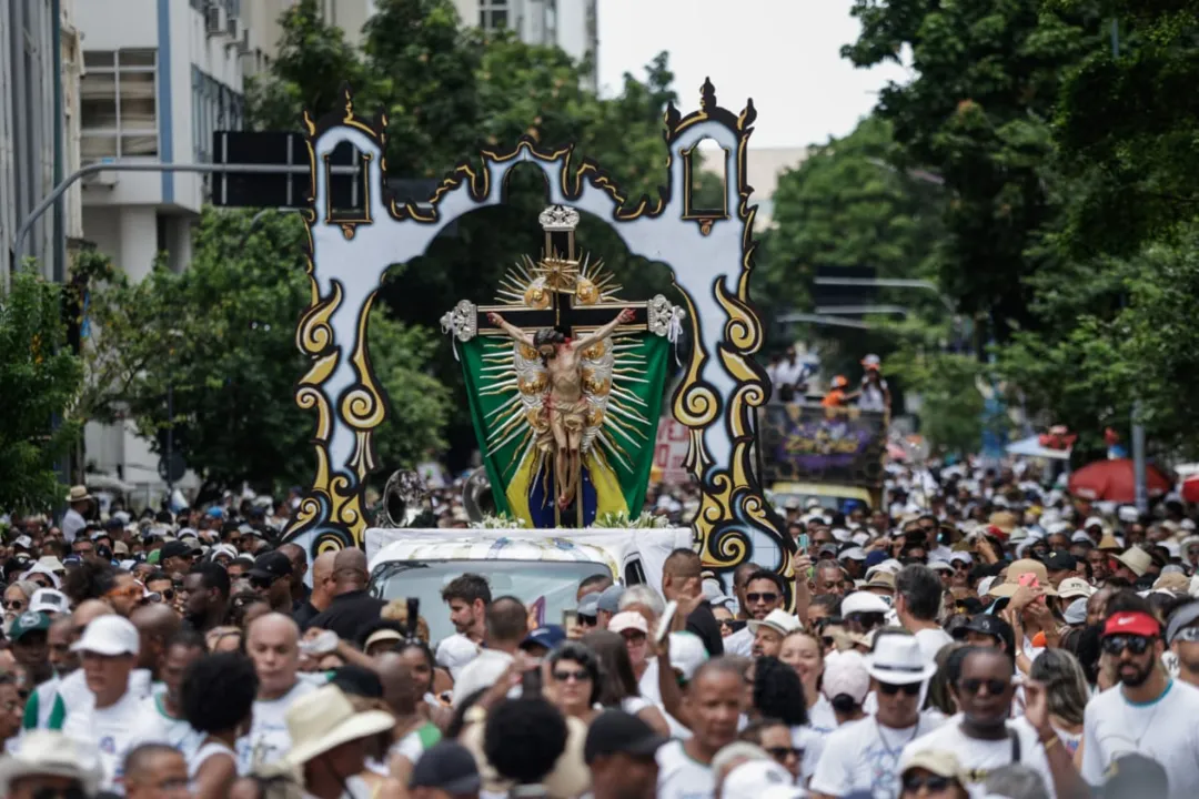 Cortejo da Lavagem do Bonfim pelas ruas da Cidade Baixa