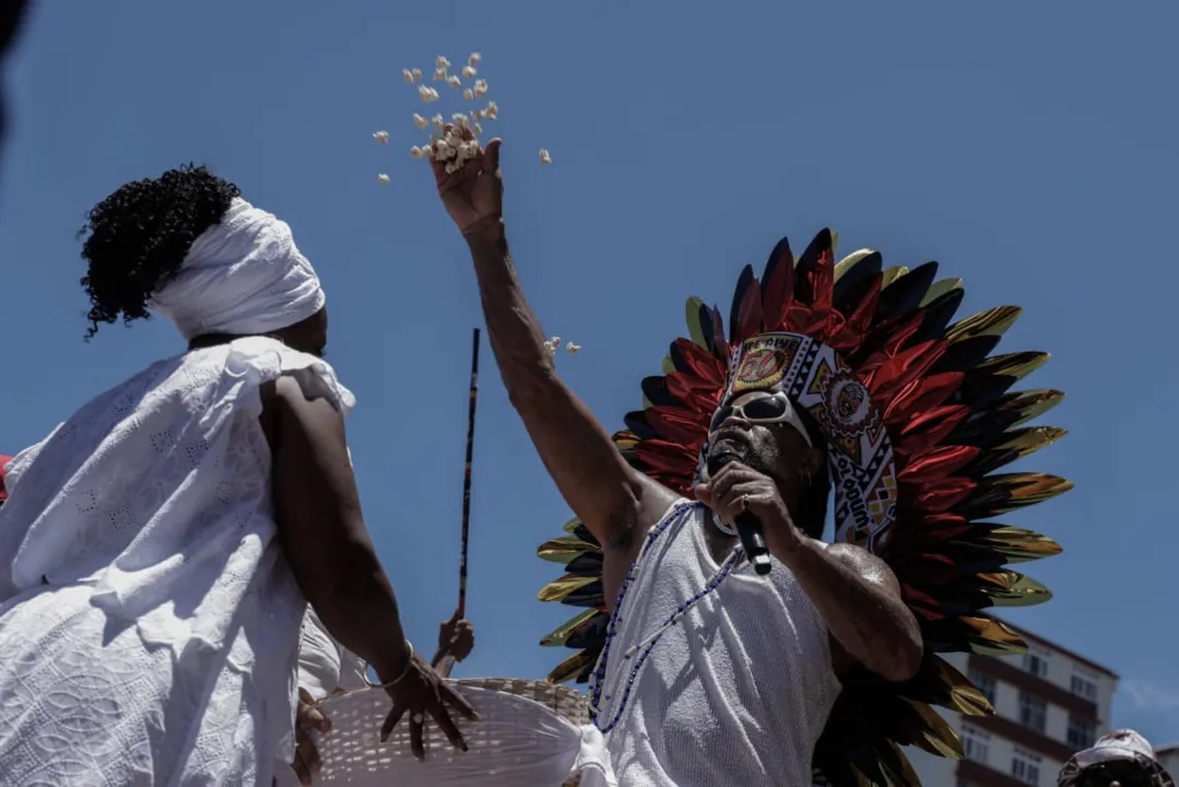 Apresentação de Carlinhos Brown, que convidou o Ilê Ayiê, Olodum e trouxe Os Zarabes