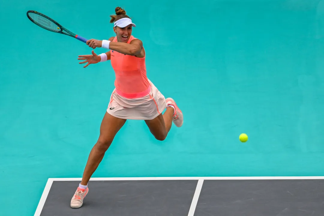 Bia Haddad durante WTA 500 de Abu Dhabi