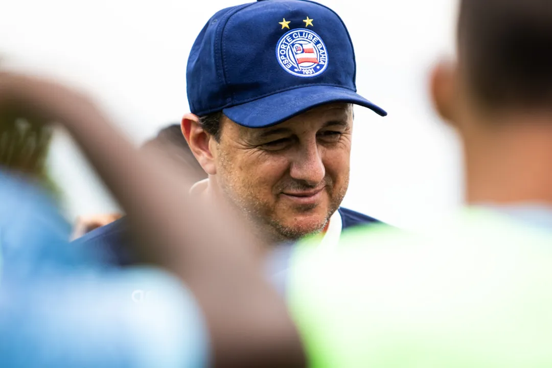 Rogério Ceni vai   encontrar com os jogadores para início dos trabalhos