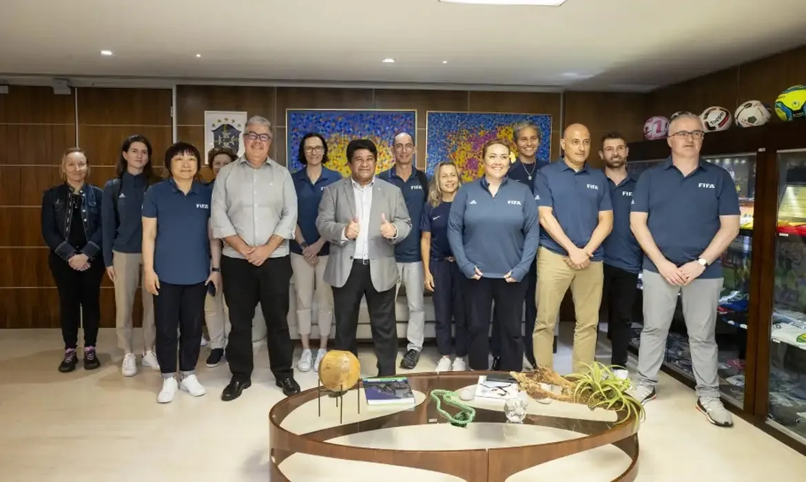 O Brasil é candidato a sediar o próximo Mundial de futebol feminino. O país disputa com duas candidaturas conjuntas: Estados Unidos/México e Bélgica/Alemanha/Holanda