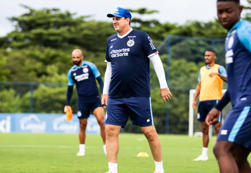 Rogério Ceni comandando sessão de treinamentos nesta terça-feira, 20.