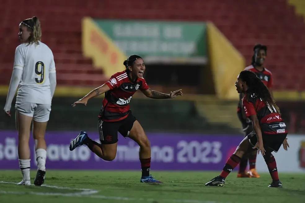 Jogadoras do Flamengo comemoram classificação às semis