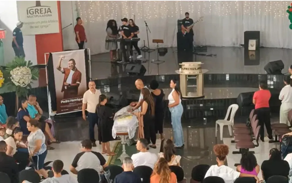 O velório começou por volta das 21h, na 1ª Igreja Batista de Porto Seguro