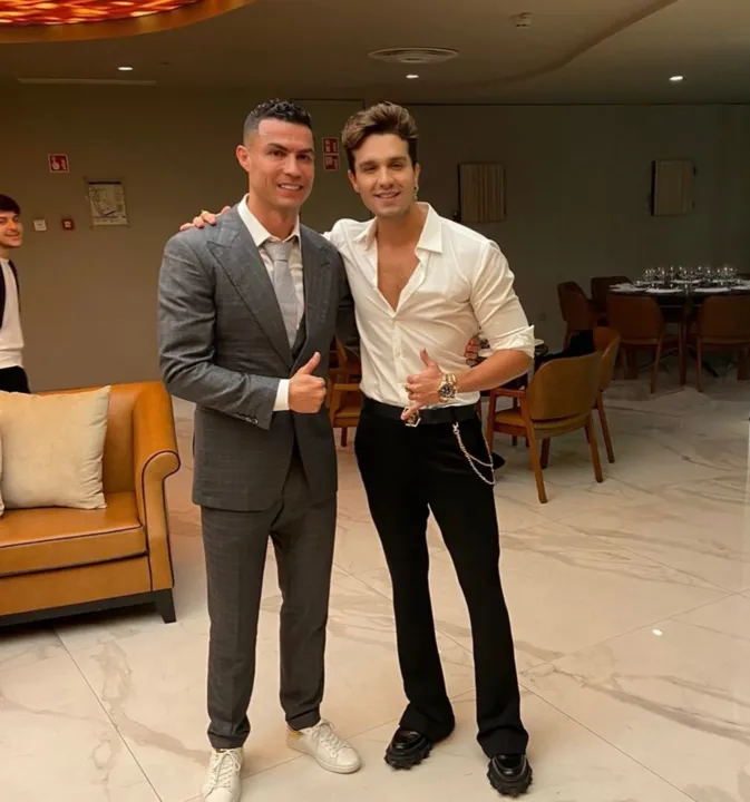 Cristiano Ronaldo e Luan Santana na festa de Ano Novo, promovida pelo craque português.