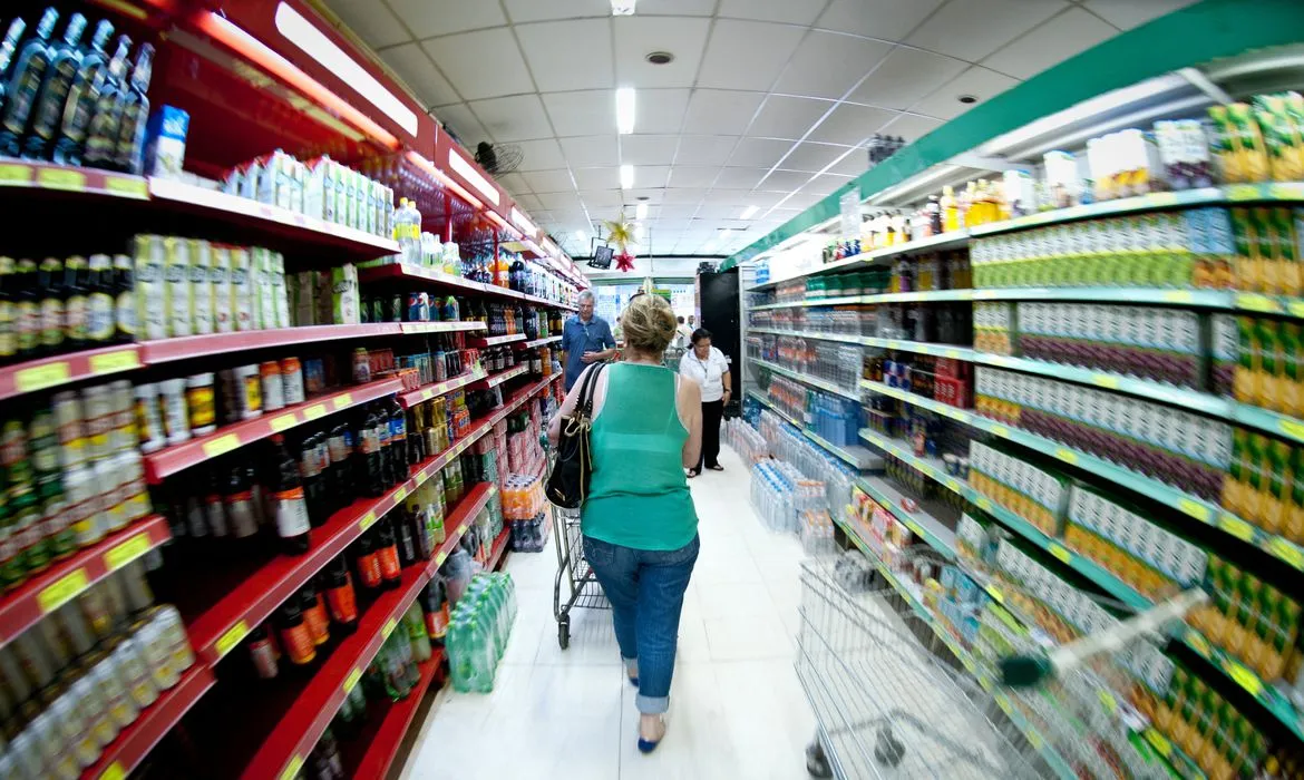O departamento realiza mensalmente a Pesquisa Nacional da Cesta Básica de Alimentos