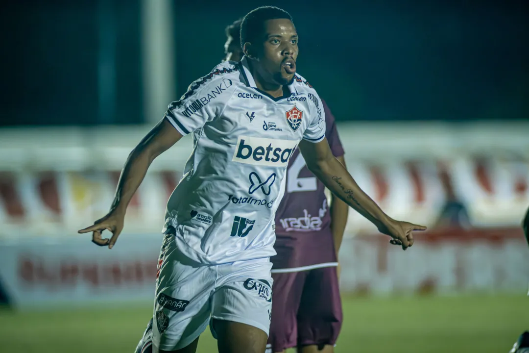 Iury Castilho comemora primeiro gol do Vitória na temporada