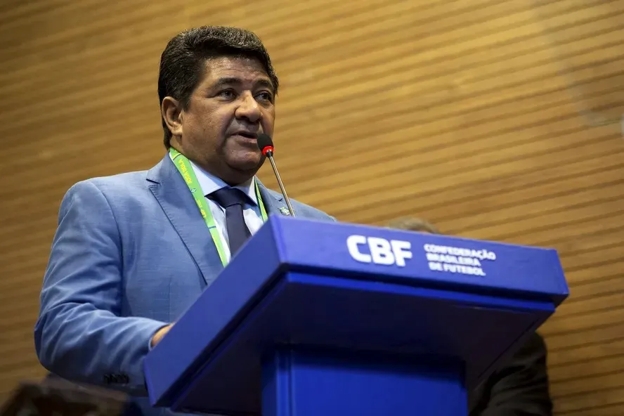 Ednaldo Rodrigues durante apresentação na CBF