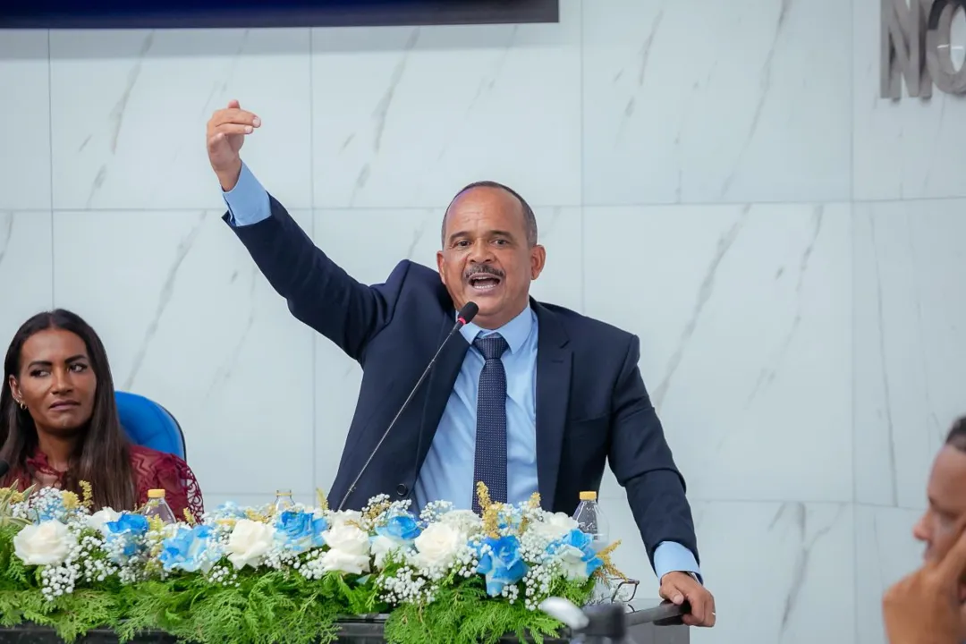 Imagem ilustrativa da imagem Elinaldo abre trabalhos na Câmara de Camaçari e provoca Caetano