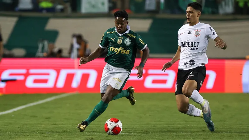 Endrick durante partida do Palmeiras