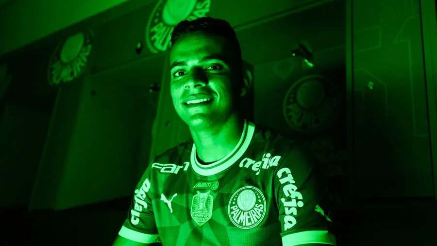 O jogador, de 26 anos, chega ao atual campeão brasileiro com vínculo até dezembro de 2028