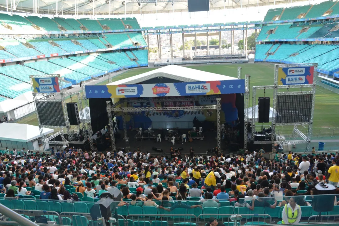 Estão sendo montados 492 stands distribuídos nos anéis internos do estádio