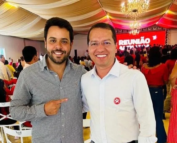 Thiago Rangel (à esquerda) e o pré-candidato pelo PT de Barreiras, Tito (à direita)