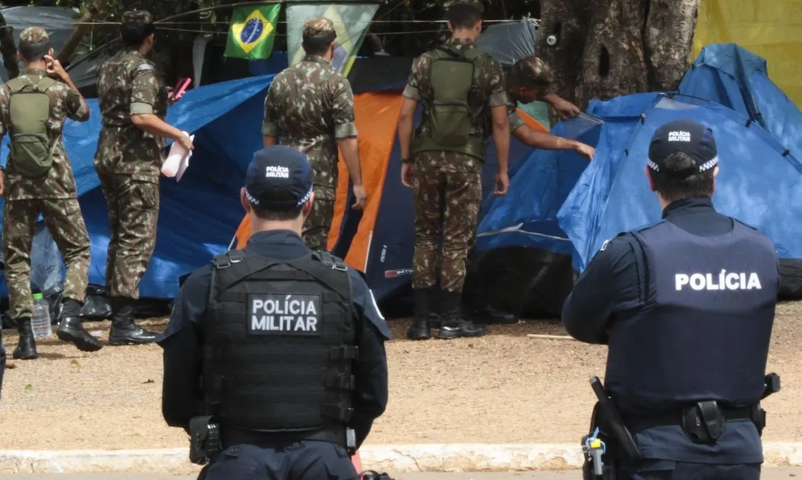 O Exército diz ainda que instaurou quatro inquéritos policiais militares e outros quatro processos administrativos