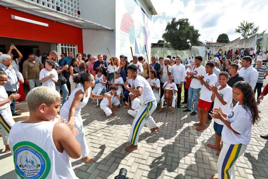 Mais de quatro mil monitores voluntários são responsáveis por ministrar as oficinas.