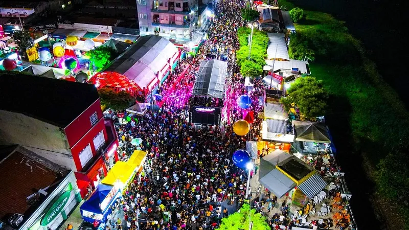 Juazeiro abriu a festa no interior da Bahia com público estimado de 150 mil foliões por noite