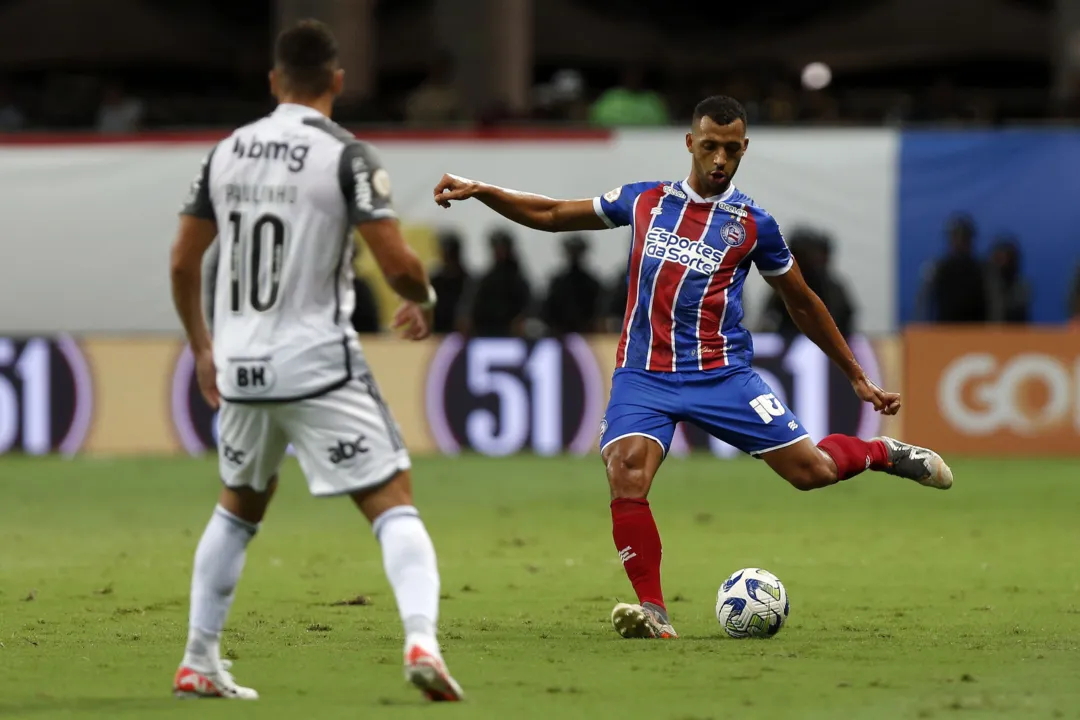 Vitor Hugo em ação na goleada contra o Atlético-MG, na Fonte Nova