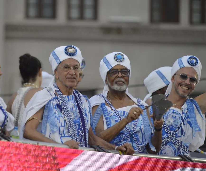 Imagem ilustrativa da imagem Filhos de Gandhy abrem desfile com participações de Caetano e Gil