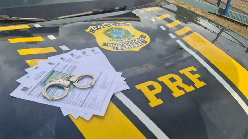 O homem possuía mandado de prisão por pensão alimentícia, expedido pela Comarca de Eunápolis