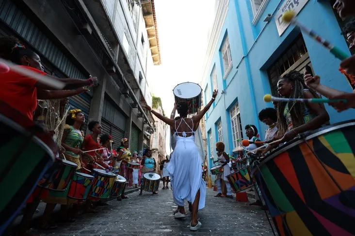 A importância histórica dessas manifestações culturais existentes há 138 anos é destaque na mostra no Solar Ferrão