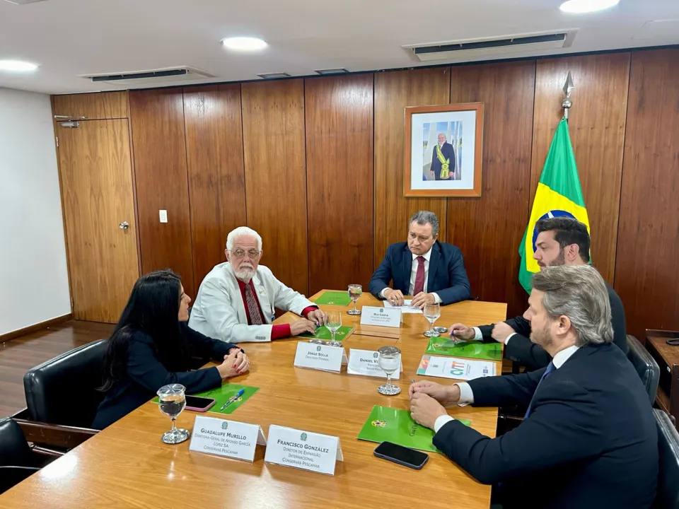 Reunião contou com as presenças de Guadalupe Murillo, o deputado Jorge Solla, o ministro-chefe da Casa Civil, Rui Costa, o presidnete da Bahia Pesca, Daneil Victória e o e o diretor de expansão internacional da Pescamar, Francisco González