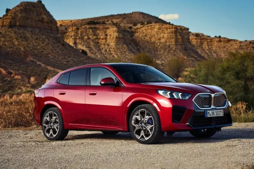Novo BMW X2 e sua versão 100% elétrica iX2 devem chegar ao Brasil em 2024