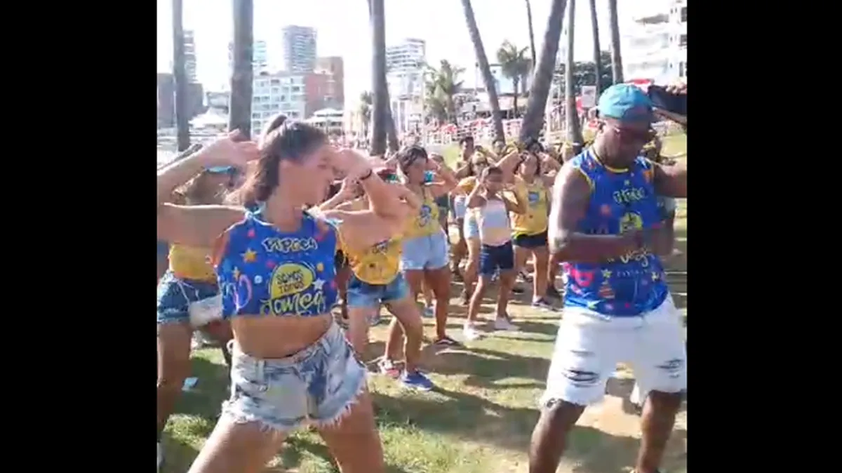 Imagem ilustrativa da imagem Grupo ensina coreografias de hits na Barra em preparação para Carnaval