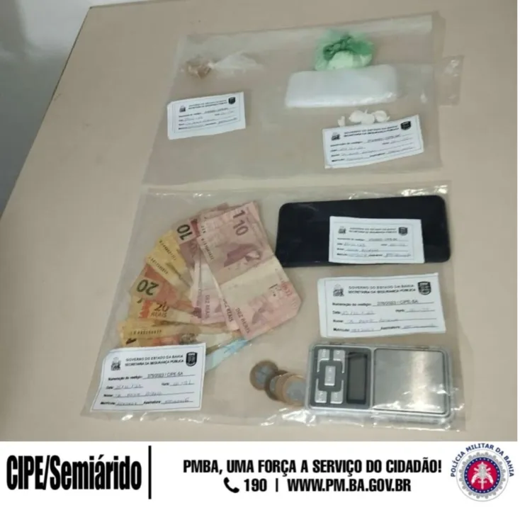 O detido e todo o material apreendido foram direcionados à unidade especializada da Polícia Civil