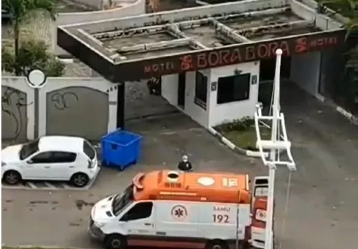 Imagens que circulam nas redes sociais mostram o momento que uma ambulância do Serviço de Atendimento Móvel de Urgência chega ao motel