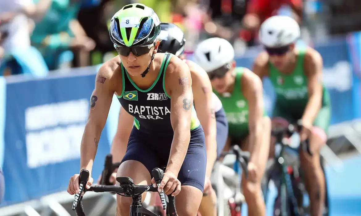 A triatleta, que sofreu um grave acidente enquanto treinava na véspera de Natal, apresentou melhora, mas ainda necessita de cuidados intensivos especializados