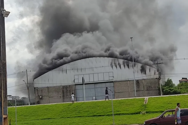 Imagem ilustrativa da imagem Incêndio atinge galpão de café na Bahia