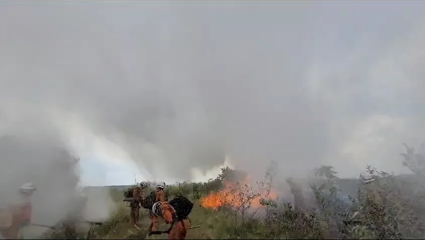 Há dois focos de incêndio na região