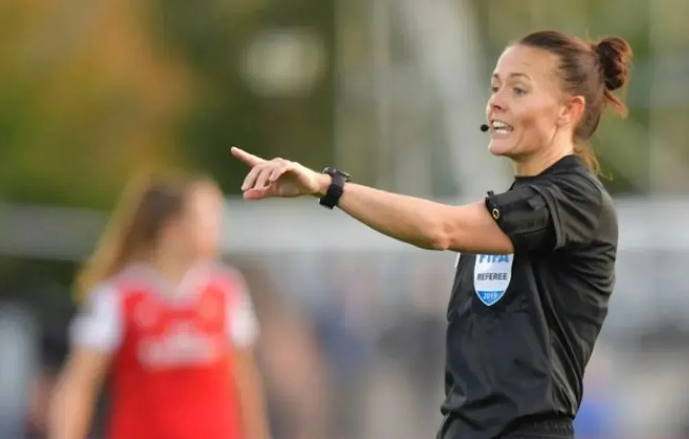 Rebecca Welch durante partida do Campeonato inglês feminino