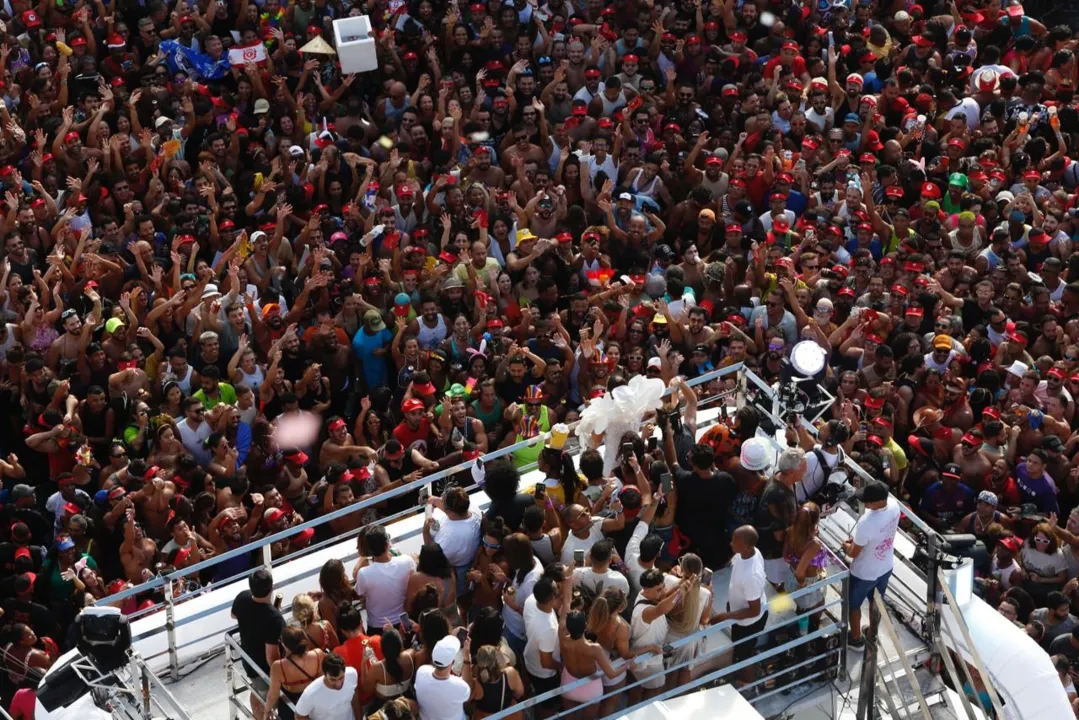 Imagem ilustrativa da imagem Ivete, Brown, Baiana e Ilê dividem Castro Alves na abertura da folia