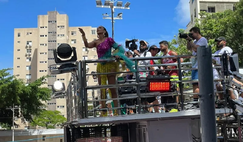 Veveta inicia desfile no Campo Grande