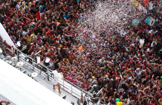 Ivete Sangalo na praça Castro Alves.