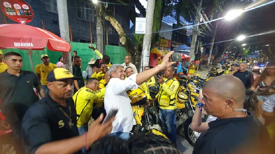 Jerònimo Rodrigues chegando ao circuito Osmar no início da noite deste sábado, 3