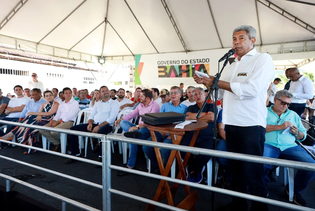 Jerônimo Rodrigues durante visita ao município de Manoel Vitorino