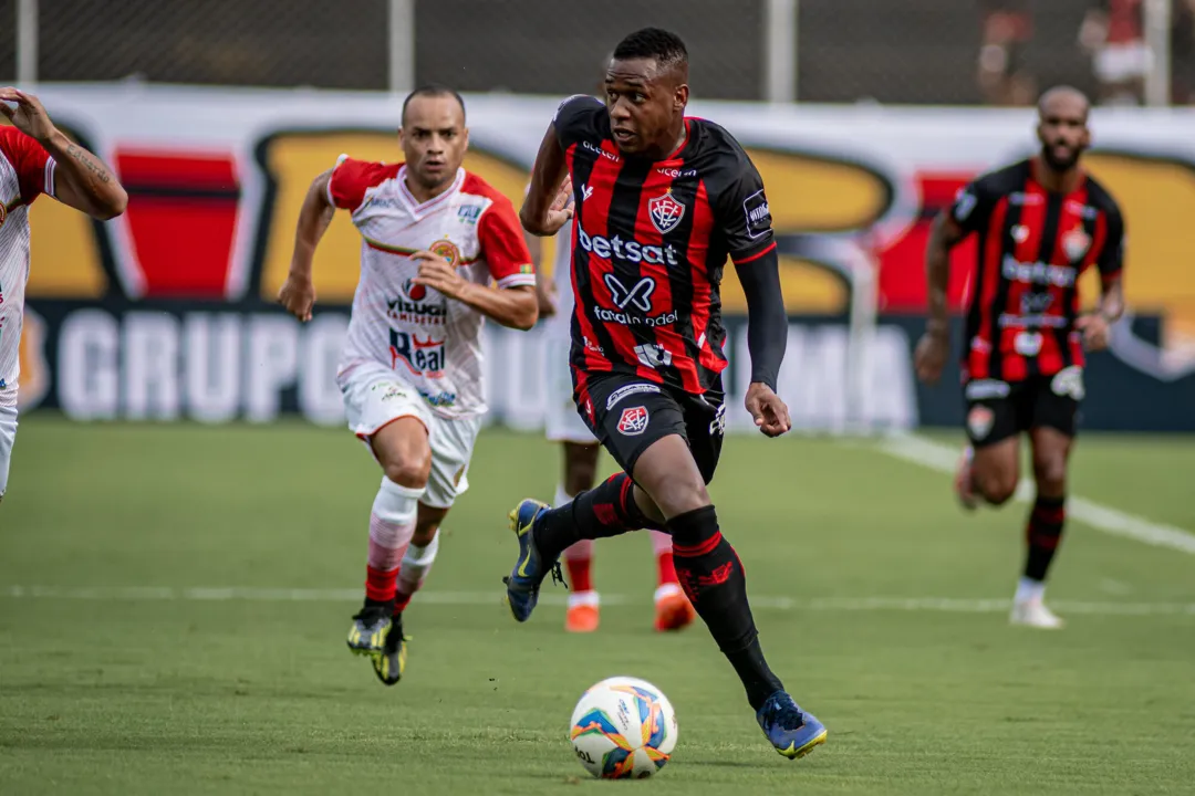 Campeão da Série B, o volante Dudu segue como titular no meio de campo do Vitória em 2024