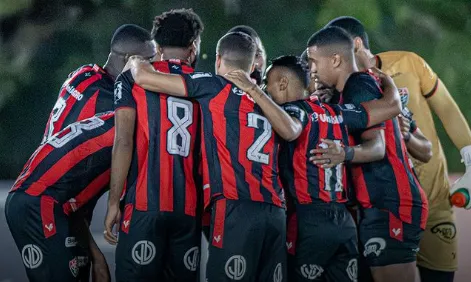 Jogadores do Vitória reunidos.