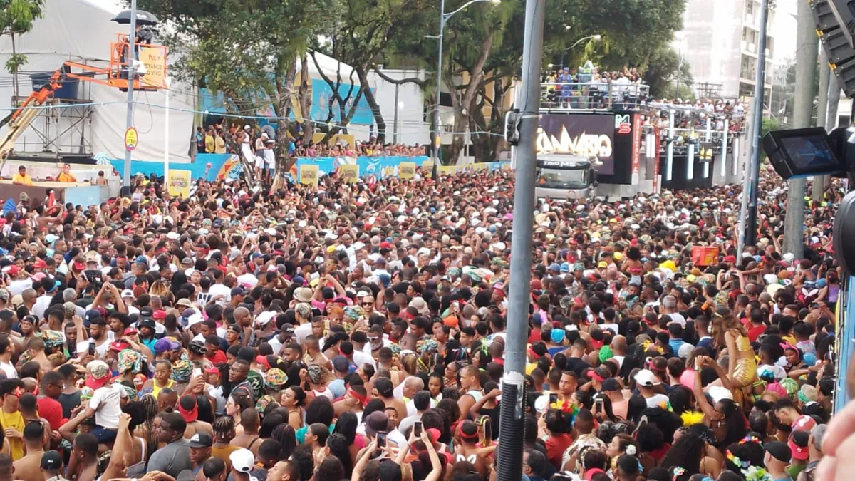 Logo na abertura do desfile, Kannário também anunciou que deve receber convidados surpresa durante sua passagem