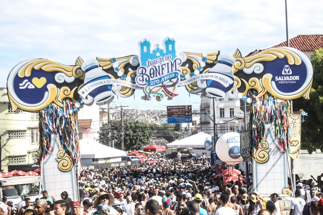 Tradicional Lavagem do Bonfim reunião uma multidão