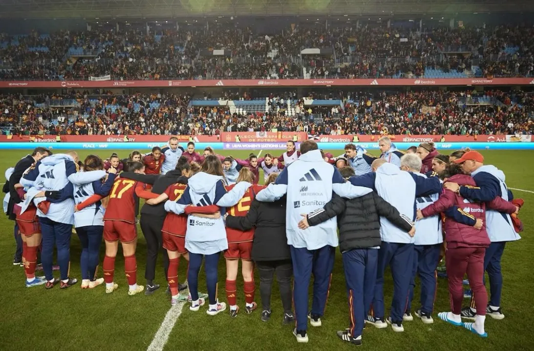 Seleção feminina da Espanha comemora vitória