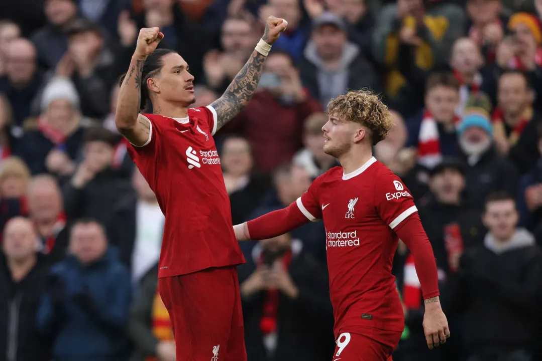 Darwin Núñez comemorando o terceiro gol do Liverpool