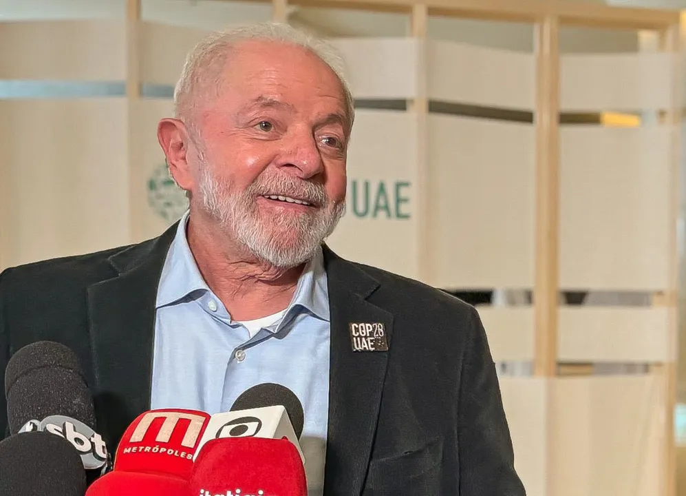 Lula deu coletiva à imprensa antes de deixar Dubai em direção a Berlim