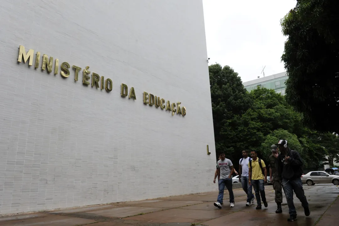 MEC reforçou que a fase de declaração de matrículas no Simec não desobriga estados e municípios do registro dessas matrículas no Censo Escolar